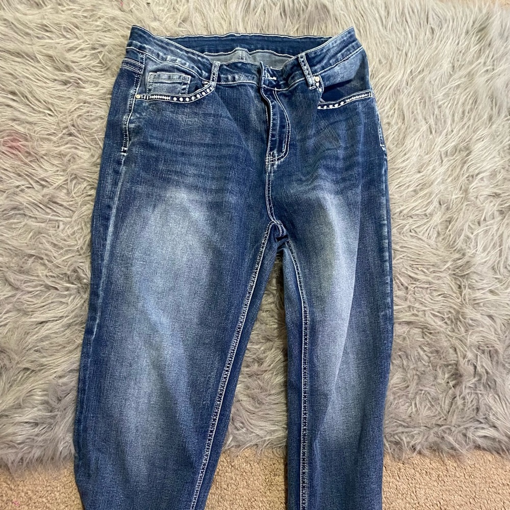 hardly worn in very good condition no stains or anything.